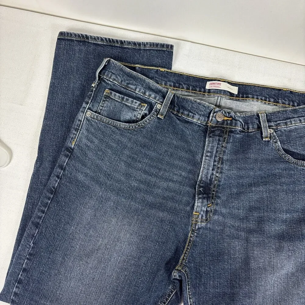 Signature Levi Strauss Men's Bootcut Jeans Size 40x30‎ Medium Wash